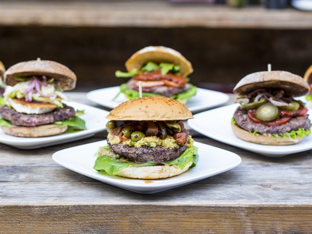 Köstliche Burger in Köln gibts nicht nur bei Freddy Schilling. Aber hier schmecken sie besonders gut und sehen noch besser aus. Foto: © Freddy Schilling